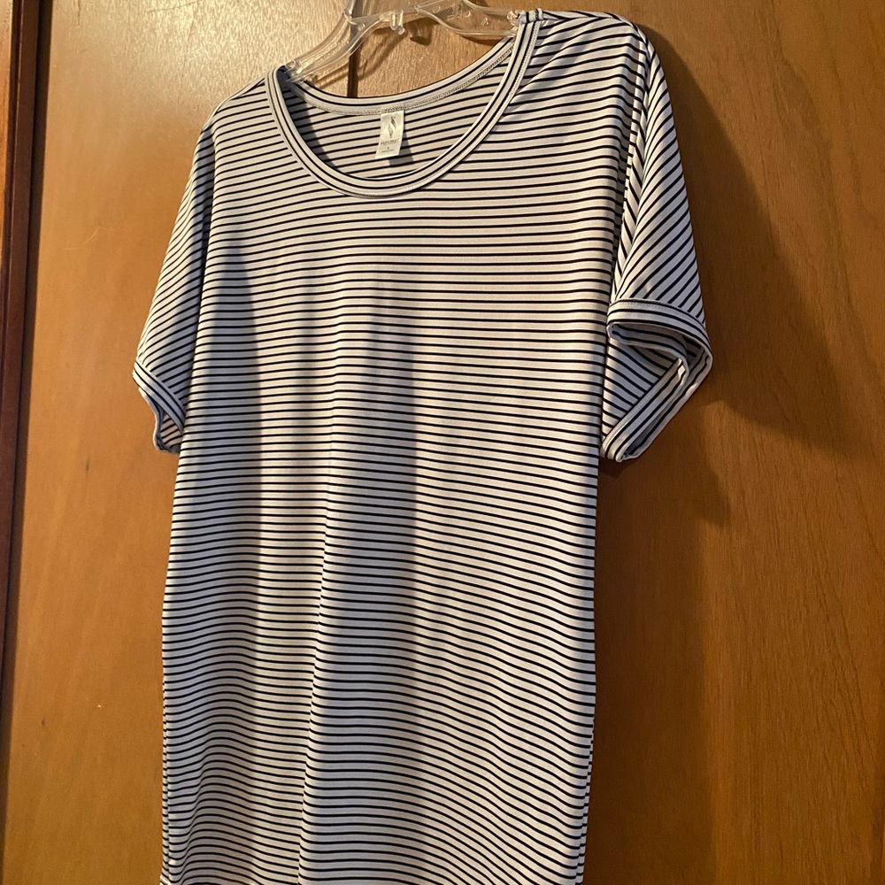 Skechers Black and White Short Sleeve Tee